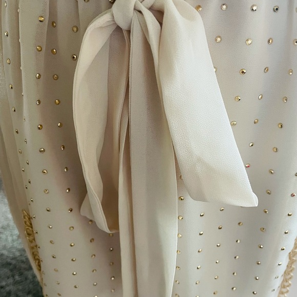 Cream and gold belted, light-weight dress with gold chain embedded on the seams. - Picture 6 of 9
